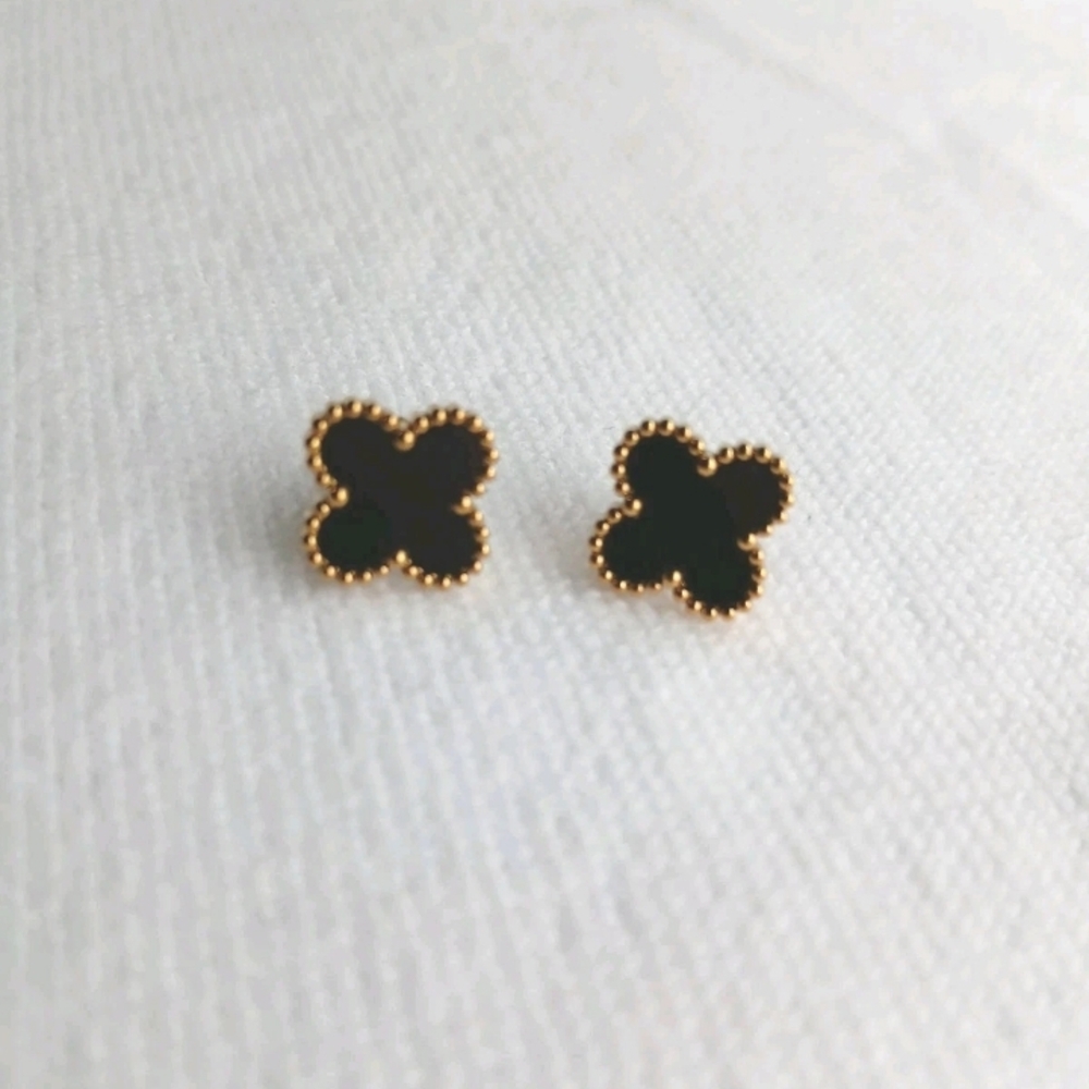 Elegant Gold and Black Clover Stud Earrings